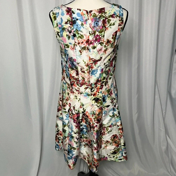 Madison Leigh Floral Pleated V-neck Swing Dress - size 6/8 - Picture 5 of 15